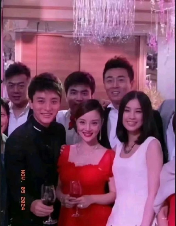 黄圣依自曝初恋是贾乃亮！20年前北电校园恋情曝光