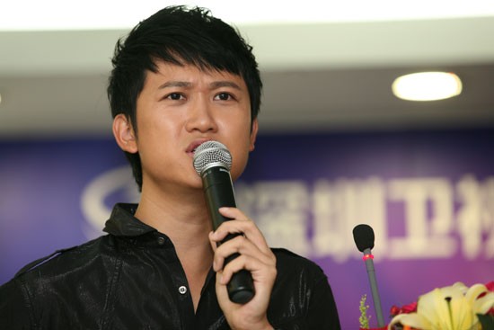主持人强子