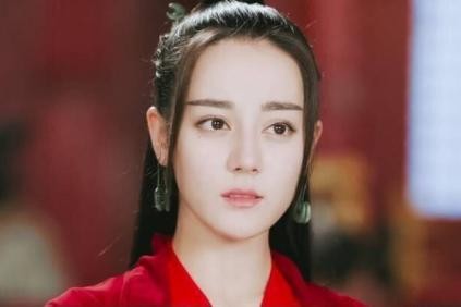 明星指数排名公布，迪丽热巴蝉联榜首，胡歌战胜关晓彤