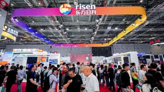 （图注：2025年SNEC展会东方日升展会现场图）