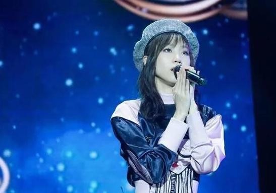 本是周杰伦粉丝，追星路上却把自己追成了明星，这女孩操作不一般