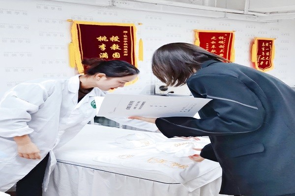 成都巨美美容学校,三个月,绽放职场辉煌的秘密!