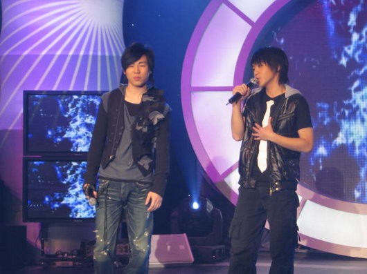 胡彦斌再会风云新人与伍代荣演绎《男人KTV》