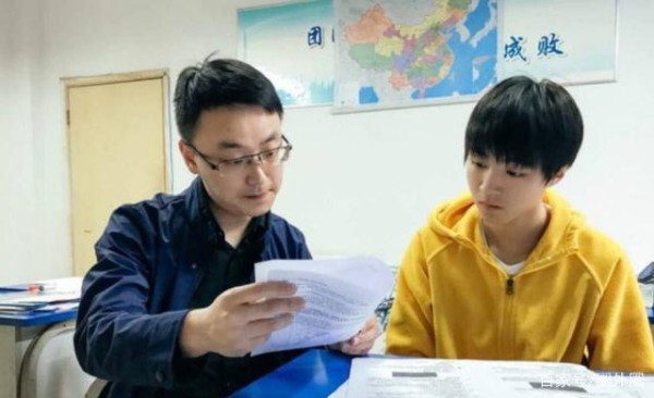 偶像明星上学有多难？王俊凯课本被偷，吴磊作业频繁被撕坏