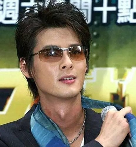 一不小心暴露吻痕的明星，热恋期的明星被抓包的尴尬【图】