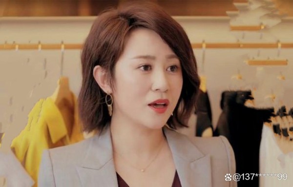 马丽主演电影票房突破两百亿大关：演艺生涯的辉煌里程碑