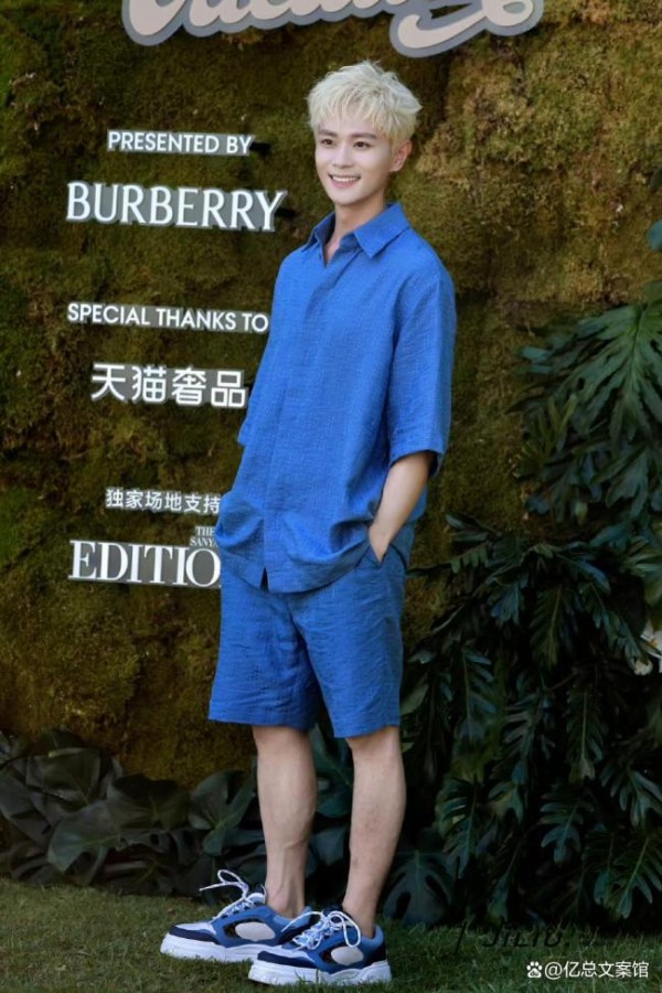 曹骏VOGUE盛典金发造型 颜值与实力的双重暴击