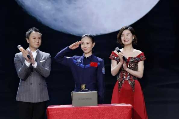 贾乃亮与凤凰传奇合作，效果如何？粉丝反响怎样？-第1张图片-5440游戏网