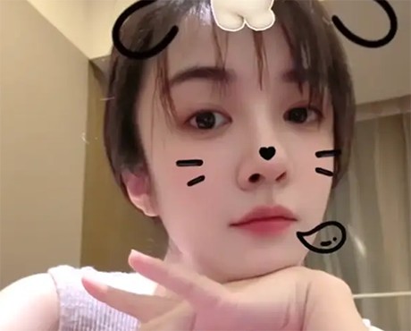 王晓晨回应与俞灏明领证，笑容甜蜜，手上戴了情侣戒