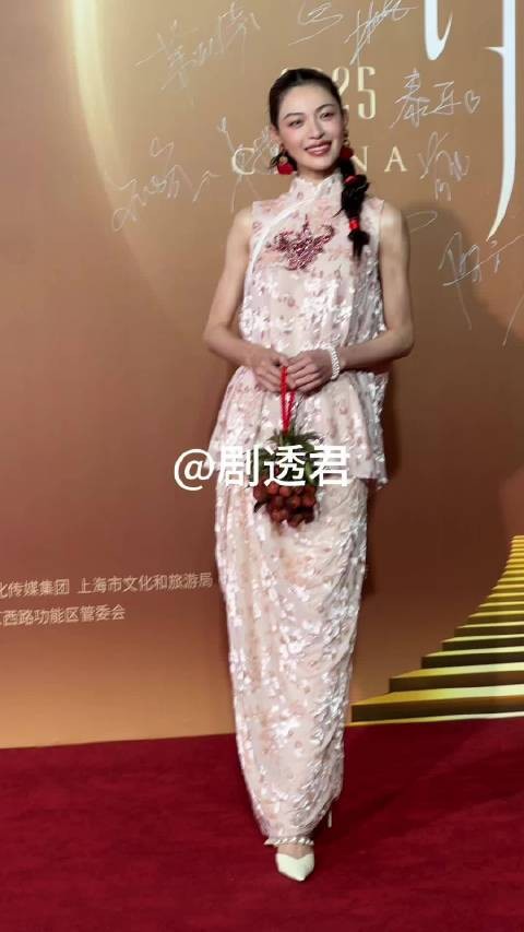 钟楚曦亮相红毯，真的太美了吧！