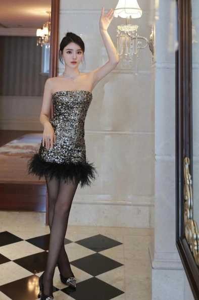 黑丝女王是时尚潮流吗？如何穿搭更吸睛？-第1张图片-5440游戏网