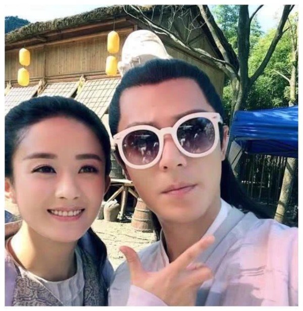 明星片场休息时间都在做什么？唐嫣做斗鸡眼，他让人看了心疼