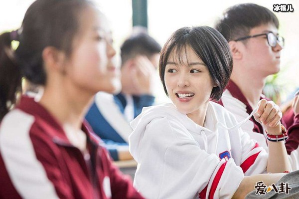 《我只喜欢你》女二郝五一结局，马栗出道经历揭秘