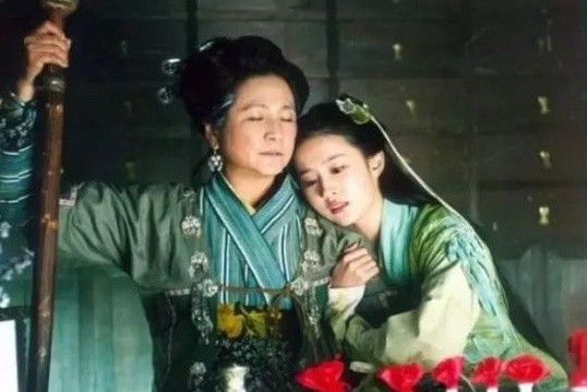 女侠一路走好！从“仙剑姥姥”到“包大娘”，郑佩佩经典银幕形象回顾