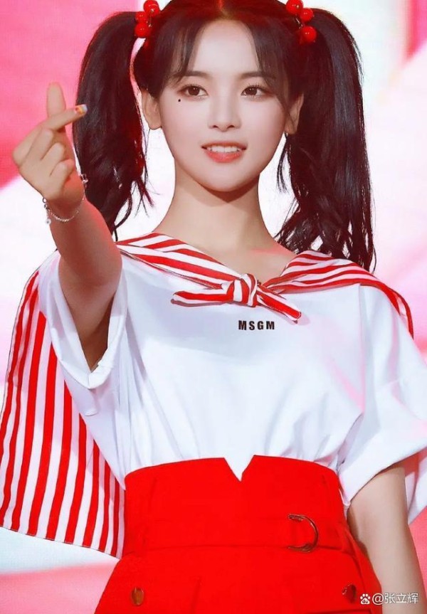 杨超越：从平凡少女到时代偶像的奇迹旅程