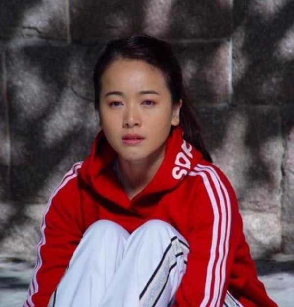 16岁的冠军梦碎：左小青的华丽转身与娱乐圈的逆袭