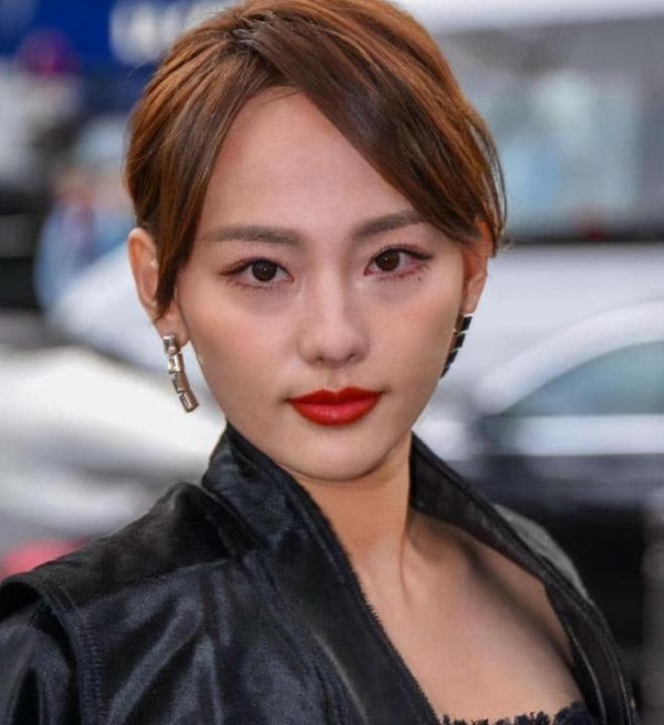 外媒镜头简直就是照妖镜！女明星生图暴露颜值，她们真没那么美