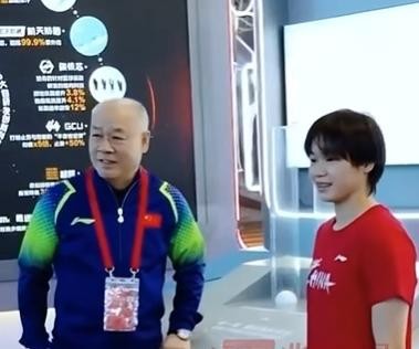 李宁全红婵同框合影，上海科普展惊艳亮相，网友纷纷点赞