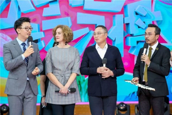 易烊千玺《天天》“寻医问诊”关晓彤王嘉欢乐学跳健康操