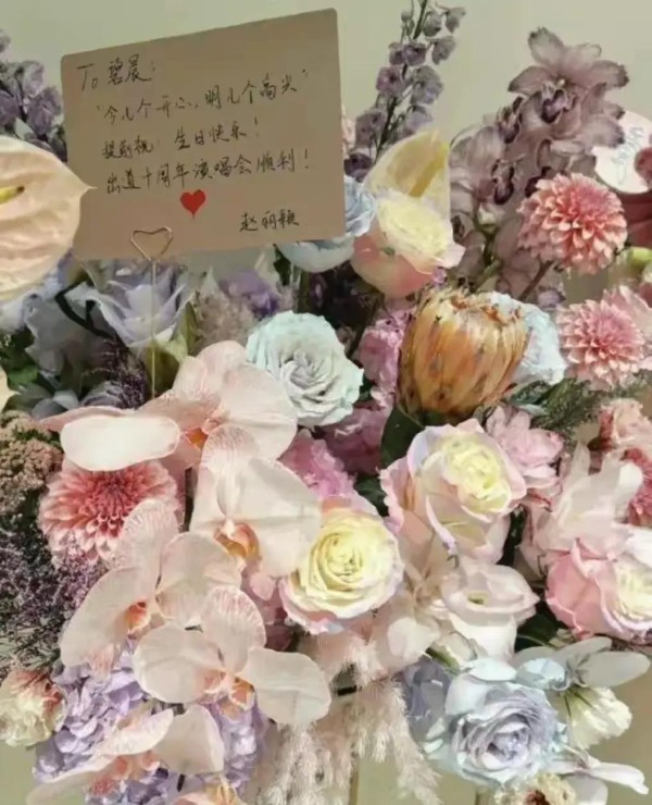 张碧晨新歌发布，赵丽颖暖心打call见证真友情！