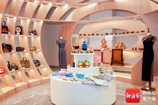 省文化馆展出的非遗文创产品。 省文化馆供图