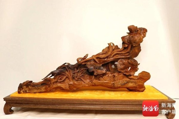 海南黄花梨《和和美美》（根雕）。海口市群众艺术馆供图