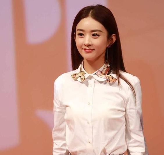 白衬衫已经过时了，现在流行“连接衫”，杨颖穿上后美翻了！