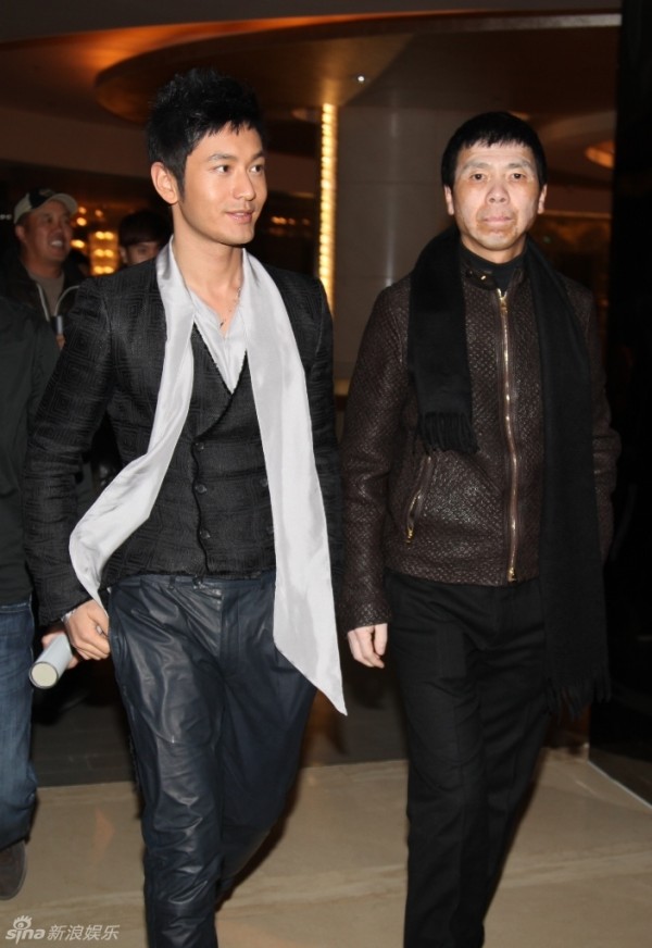 黄晓明与冯小刚步上红毯