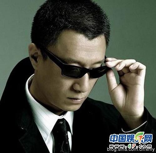 揭明星悲苦童年 成龙险被卖赵本山要饭(组图)