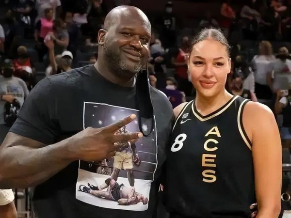 女版奥尼尔穿白裙逛街秀身材！曾砍53分10板5帽，后投身成人行业