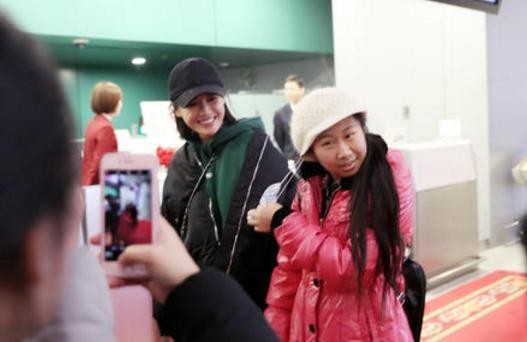 被粉丝抢镜的十位女星, 赵丽颖也不例外, 关晓彤不是最惨的