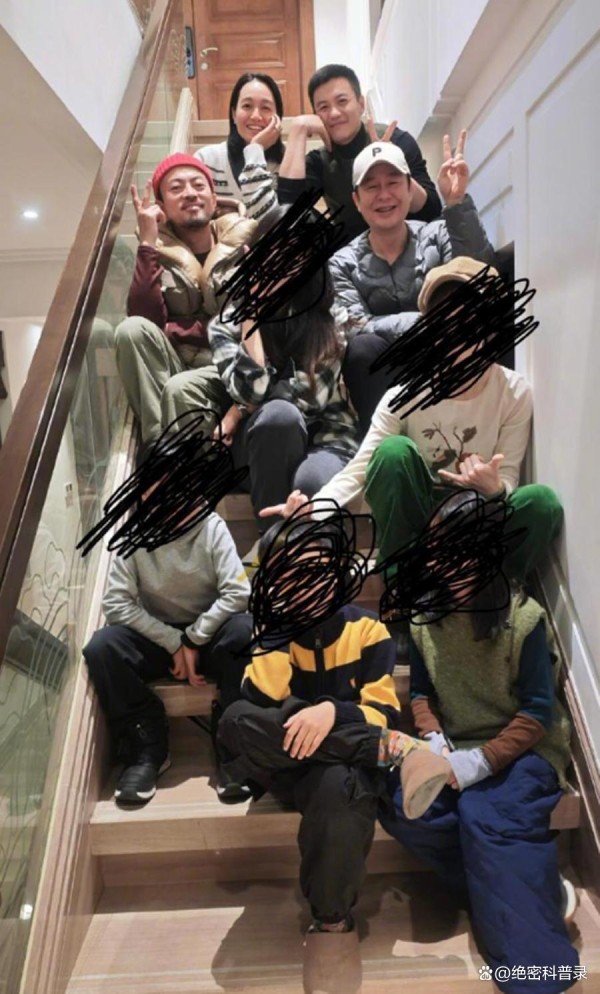 周一围张颂文林家川三家聚会，张颂文妻儿出镜