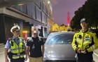 网友举报武汉长江大桥上轿车违停，武汉交警连夜查处