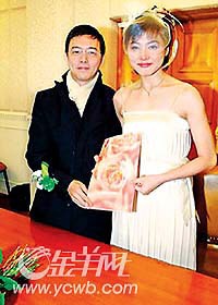 日久生情? 细数明星与经纪人恋情