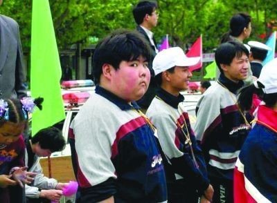 “网络小胖”与其经纪人结婚微博大晒结婚照(图)