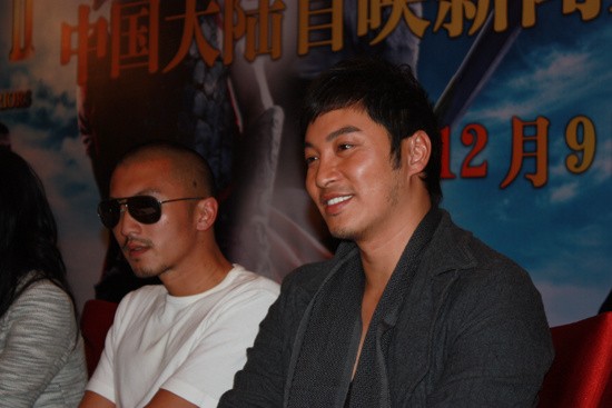 谭耀文谢霆锋《风云2》敌对首映礼上谈笑风生