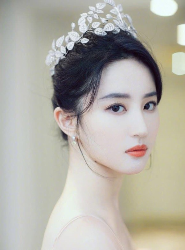 《花木兰》全球撤档，刘亦菲已经多长时间没有新作品开播了？