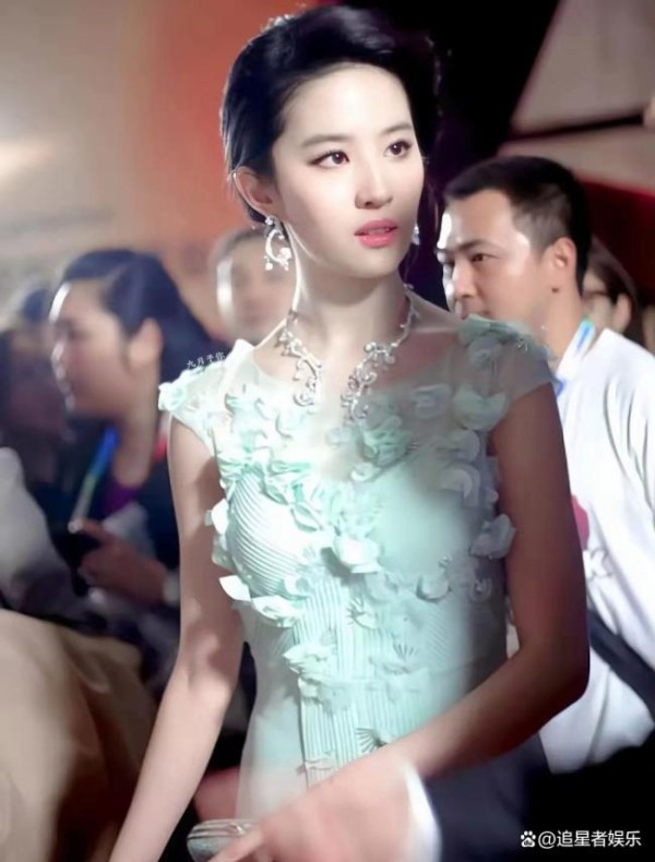 刘亦菲 宝格丽女王 红毯美学新定义
