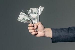 劳务派遣公司收取员工中介费合法吗