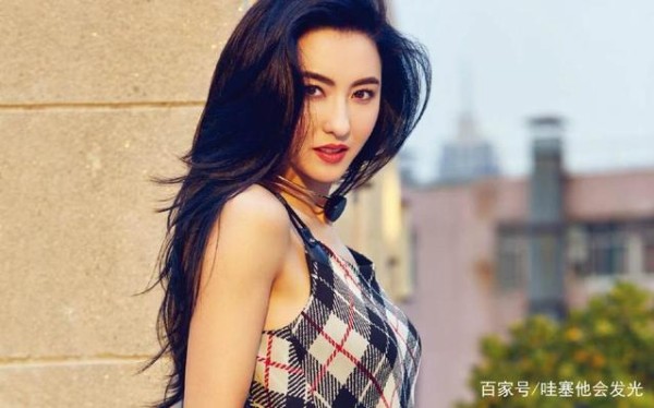 这几位连王思聪都不敢惹的明星，背景真的太强了！