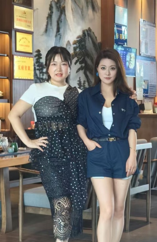 王易丹她在非常关系剧中是作为制片人并担任了角色的演员(白家小姐的秘密武器)涉及到她的气质对表演专业的自信、有目的有表白的真性情的表演张力的千金小姐富态形象风格，善恶分明的人性，以及对情感和剧中人际关系的理解，成功地展现了不同角色的特点，在以往她所扮演过的角色上有新的挑战还有动作戏。