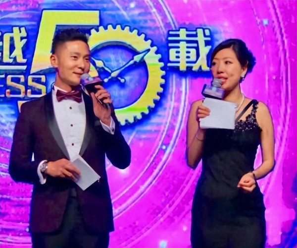 47岁港星长沙街头摆摊，含泪回应，曾9个月没和人说话 太心酸！