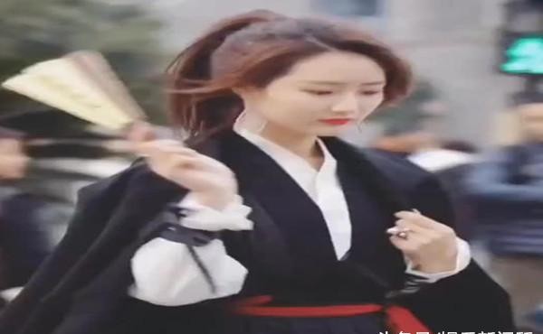 她本是位平面模特，因长相酷似刘亦菲网上走红，收入堪比一线明星