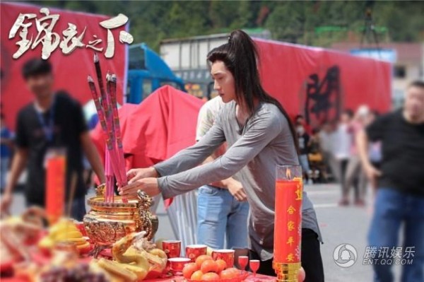 《锦衣之下》今横店开机 任嘉伦谭松韵甜蜜来袭_娱乐_腾讯网