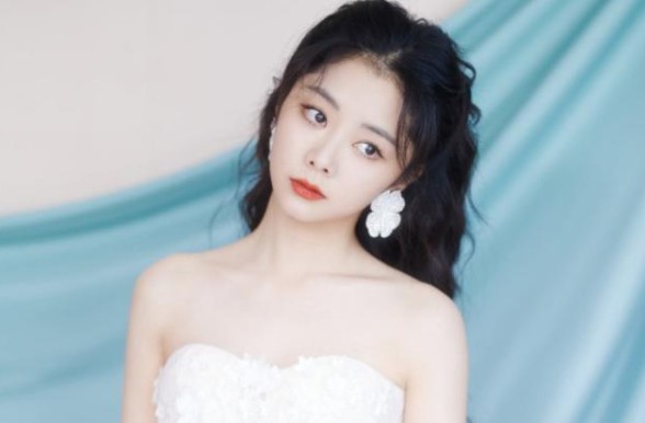 谭松韵拿下最佳女演员奖项，网友称：绝对的实至名归