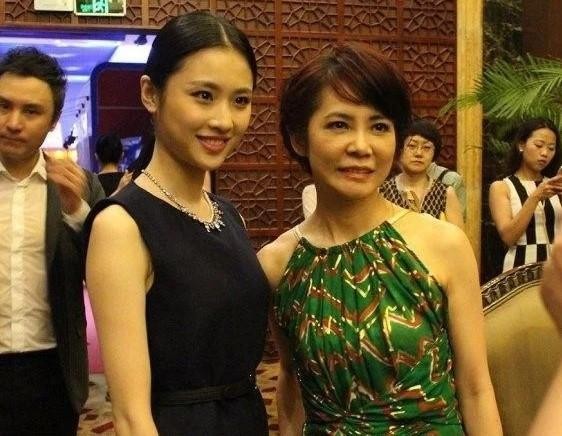 娱乐圈中那些比明星本人更美的经纪人，胡歌出道13年只跟她签约！