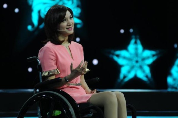 曾经的芒果台一姐，22岁不幸瘫痪，如今美貌动人却无人敢娶！
