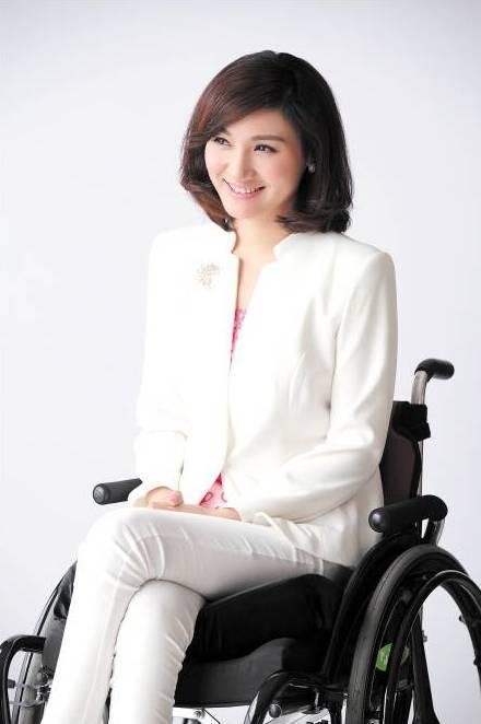 曾经的芒果台一姐，22岁不幸瘫痪，如今美貌动人却无人敢娶！