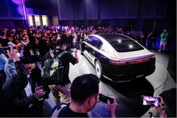 鸿蒙智行悬赏500万：到底是“打黑公关”，还是宣战整个行业？-有驾