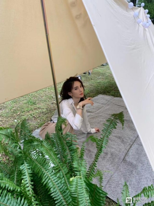她在娱乐圈的发展不错，为什么总有人说她拿恋情博热度